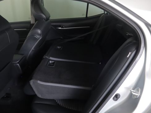 Used 2021 Toyota Camry SE w/ Convenience Package image 20