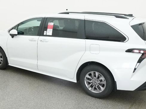 New 2026 Toyota Sienna XLE FWD image 40