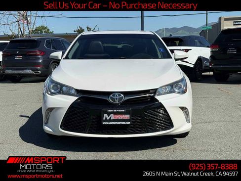 Used 2015 Toyota Camry XSE w/ Moonroof Package FWD image 2
