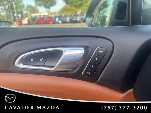 Used 2018 Porsche Cayenne Turbo AWD/4WD image 28