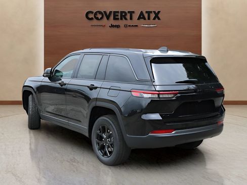 New 2026 Jeep Grand Cherokee 4WD image 3