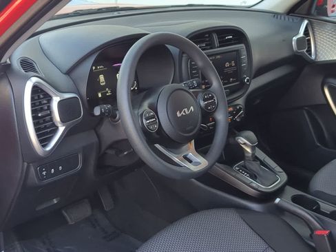 Used 2025 Kia Soul LX image 10