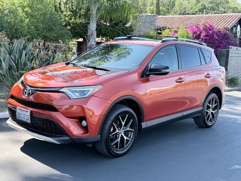 Used 2016 Toyota RAV4 SE FWD image 1