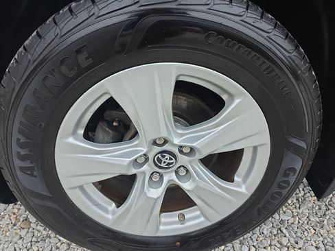 Certified 2019 Toyota RAV4 XLE w/ Convenience Package image 11