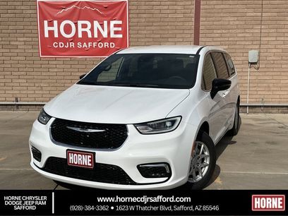 New 2026 Chrysler Pacifica Select