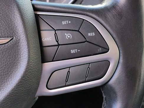 Used 2022 Chrysler 300 Touring image 26