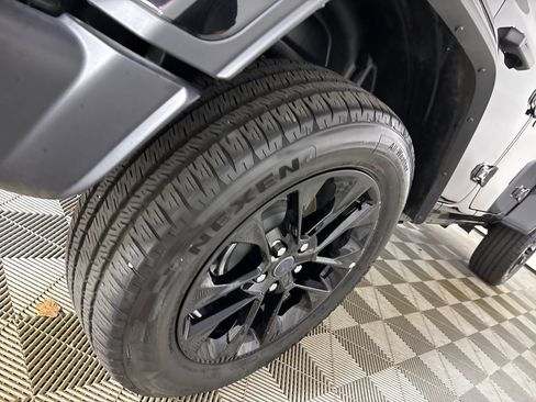 Used 2025 Jeep Wrangler Unlimited Sahara w/ Safety Group image 28