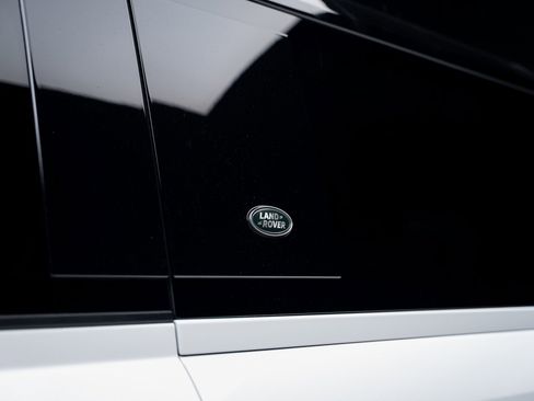 Used 2023 Land Rover Defender 130 SE image 25