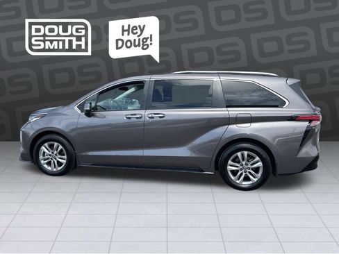 Used 2023 Toyota Sienna Limited AWD/4WD image 2