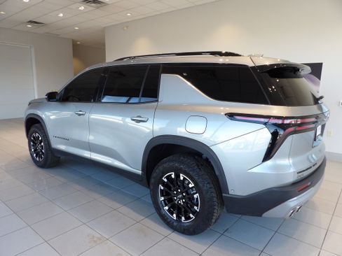 Used 2024 Chevrolet Traverse Z71 w/ Enhanced Driving Package image 6