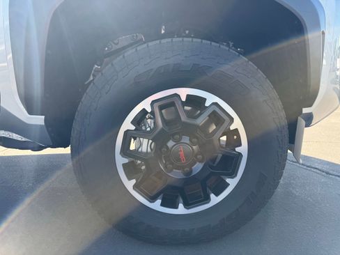 Used 2025 Toyota Tacoma TRD Off-Road w/ TRD Off Road Upgrade Package AWD/4WD image 13