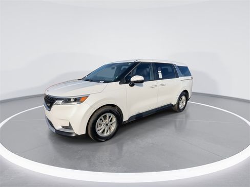 Used 2024 Kia Carnival LX image 4