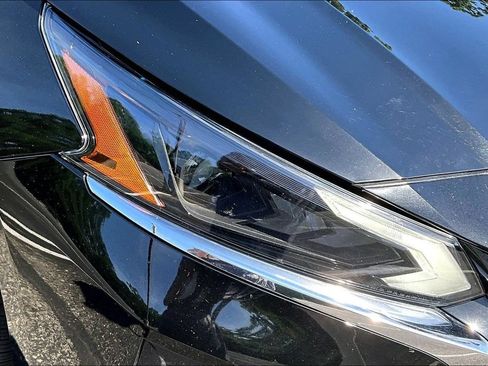 Used 2024 Nissan Altima 2.5 SV FWD image 32