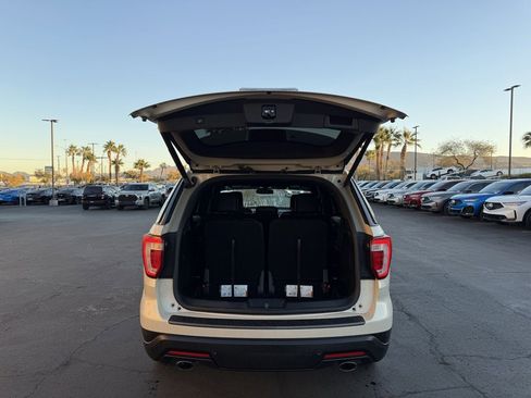 Used 2018 Ford Explorer XLT w/ Equipment Group 202A image 9