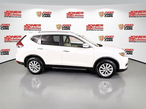Used 2020 Nissan Rogue SV image 16