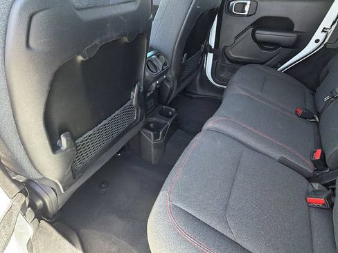 Used 2025 Jeep Wrangler Unlimited Rubicon AWD/4WD image 24
