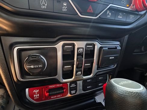 Used 2020 Jeep Gladiator Rubicon AWD/4WD image 14