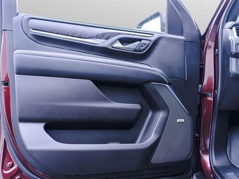 Used 2023 GMC Yukon Denali w/ Denali Reserve Package image 23