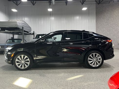 Certified 2024 Buick Envista Avenir image 2