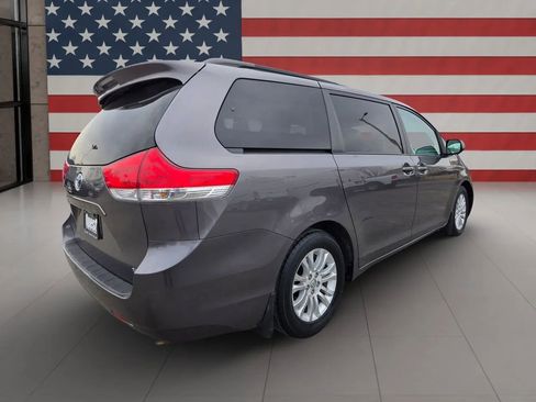 Used 2011 Toyota Sienna XLE image 8