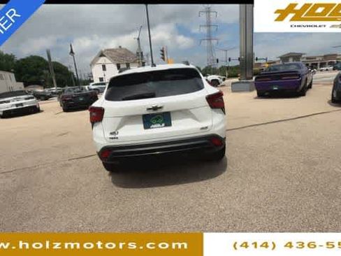 Certified 2025 Chevrolet Trax RS w/ Driver Confidence Package FWD image 7