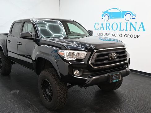 Used 2020 Toyota Tacoma SR5 AWD/4WD image 1