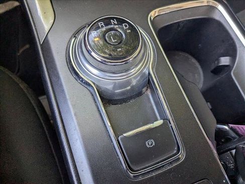 Used 2018 Ford Fusion SE FWD image 12