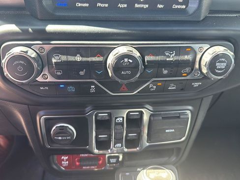 Used 2021 Jeep Wrangler Unlimited Rubicon 4xe w/ Cold Weather Group AWD/4WD image 14