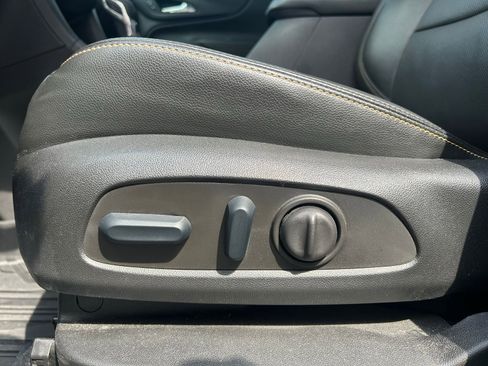 Used 2023 Chevrolet Equinox Premier FWD image 12