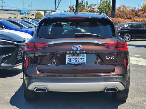 Used 2020 INFINITI QX50 Luxe w/ Navigation Package FWD image 5