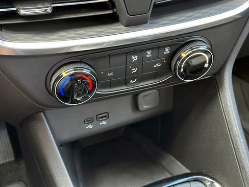 Certified 2024 Buick Encore GX Preferred FWD image 25