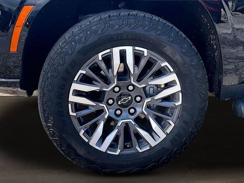 Used 2025 Chevrolet Suburban Z71 AWD/4WD image 34
