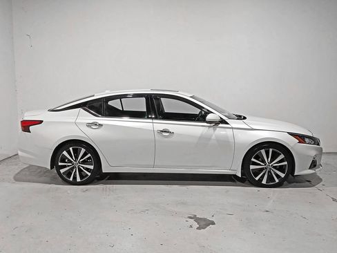 Used 2020 Nissan Altima 2.0 Platinum FWD image 7