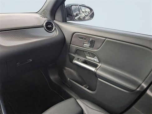 Used 2023 Mercedes-Benz GLA 250 4MATIC image 16