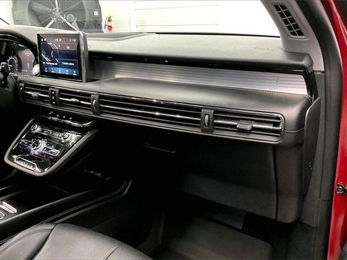 Used 2022 Lincoln Corsair AWD w/ Premium Package image 16