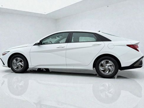 Certified 2025 Hyundai Elantra SE w/ Cargo Package image 4