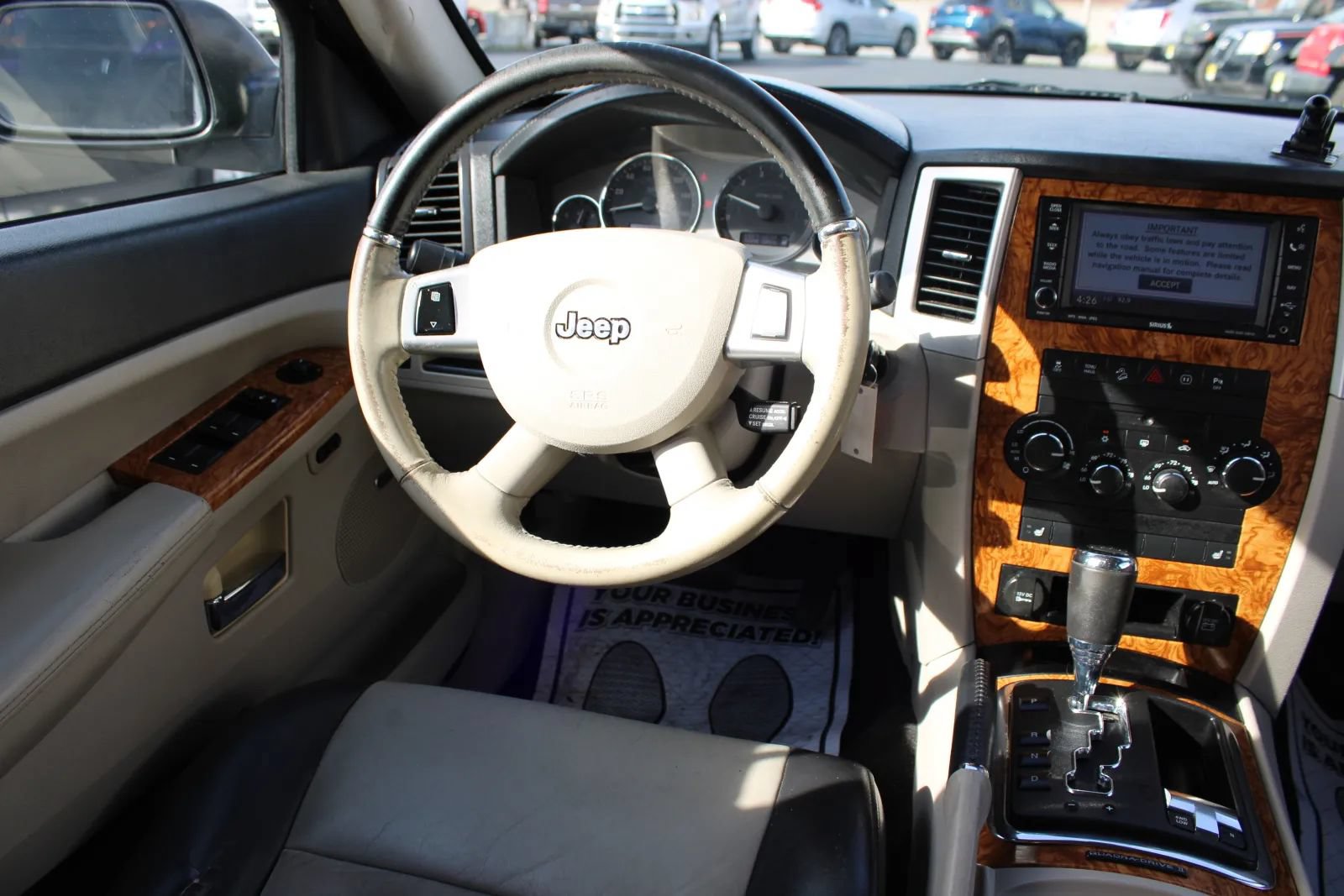 Used 2010 Jeep Grand Cherokee Limited w/ Trailer Tow Group IV AWD/4WD image 38