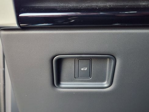 New 2025 Land Rover Range Rover Long Wheelbase SE image 21