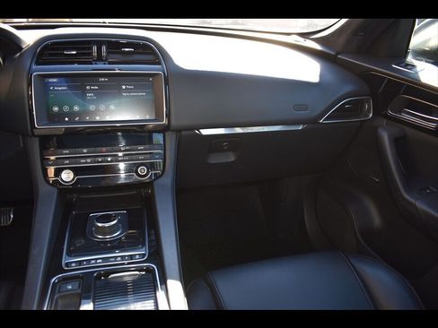 Used 2019 Jaguar F-PACE Premium image 30