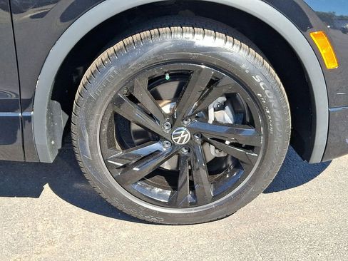 Certified 2023 Volkswagen Tiguan SE R-Line AWD/4WD image 8