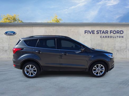 Used 2019 Ford Escape SEL image 9