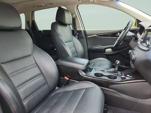 Used 2017 Kia Sorento EX w/ EX Advanced Touring Package image 18