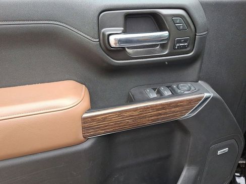 Used 2020 Chevrolet Silverado 1500 High Country w/ Technology Package image 11