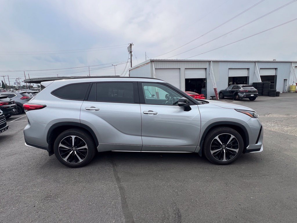 Used 2022 Toyota Highlander XSE AWD/4WD image 8