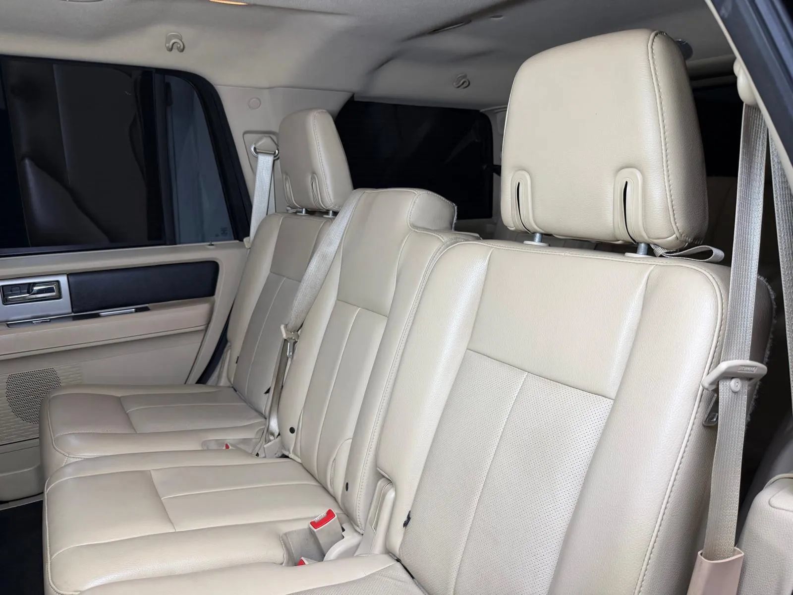 Used 2017 Ford Expedition XLT w/ Equipment Group 202A RWD image 24