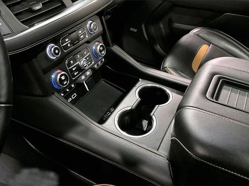 Used 2023 GMC Yukon XL AT4 image 32