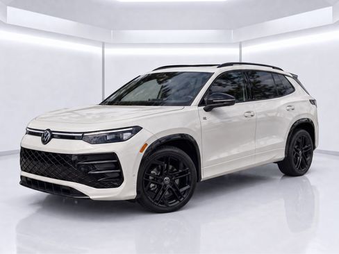 Used 2025 Volkswagen Tiguan SE R-Line AWD/4WD image 1