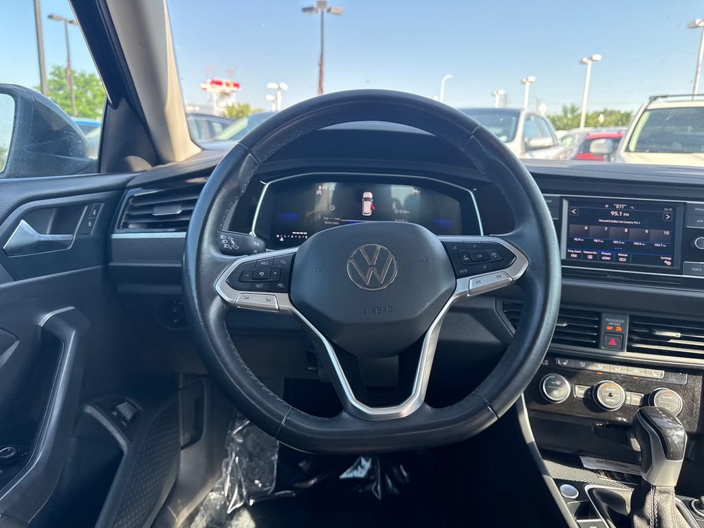 Used 2024 Volkswagen Jetta SE FWD image 32
