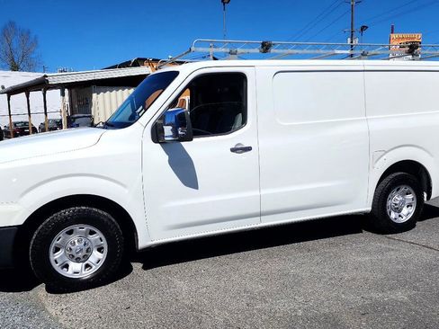 Used 2015 Nissan NV 2500 SV w/ Technology Package image 11