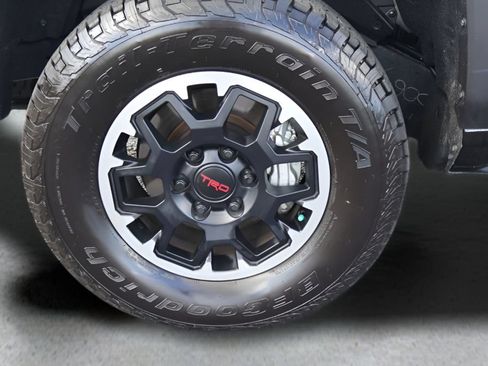 Certified 2025 Toyota Tacoma TRD Off-Road AWD/4WD image 27